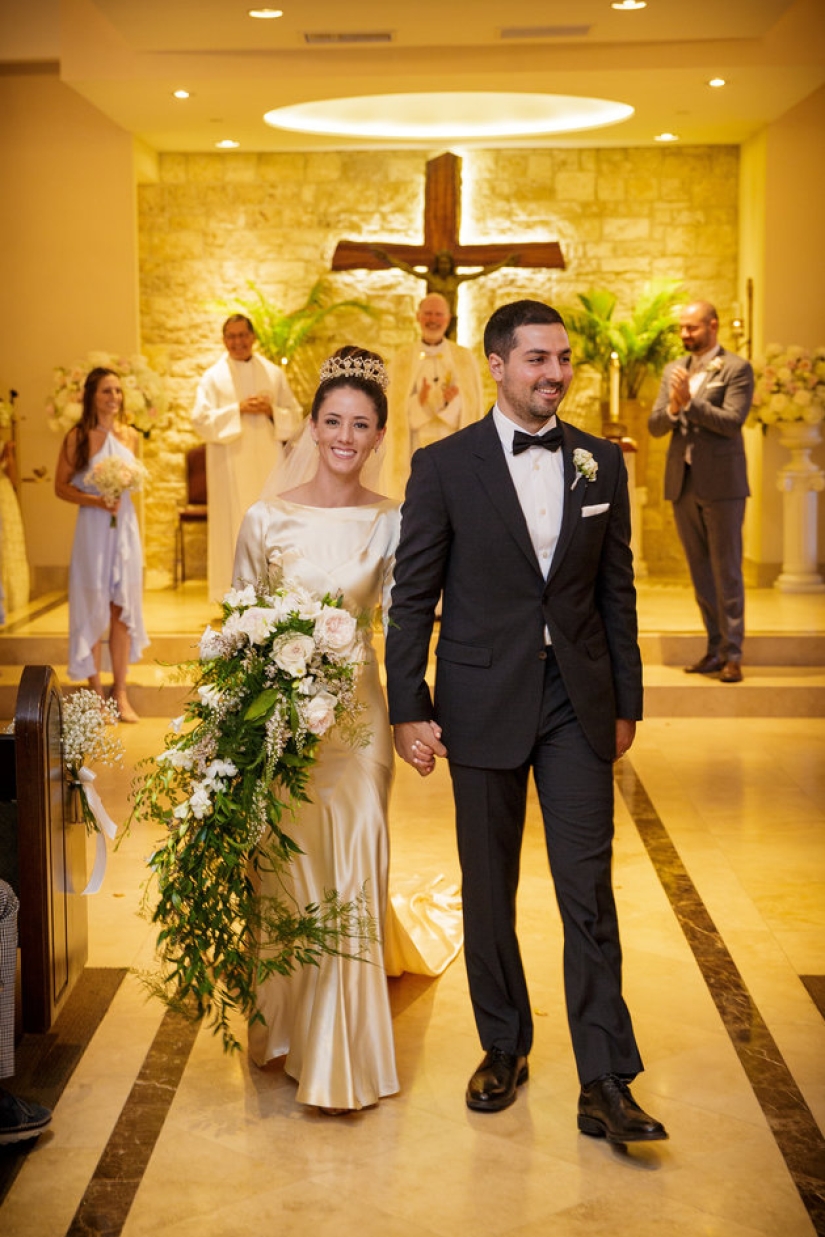 85 años y todavía en forma: 4 generaciones de mujeres de la familia se casan con un vestido
