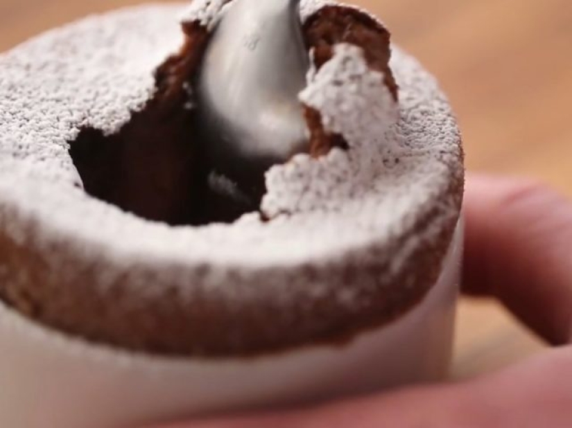 9 Foods You Rarely See on an Airplane