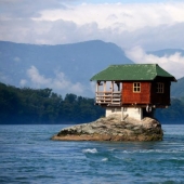9 Houses Built In Seemingly Impossible Places