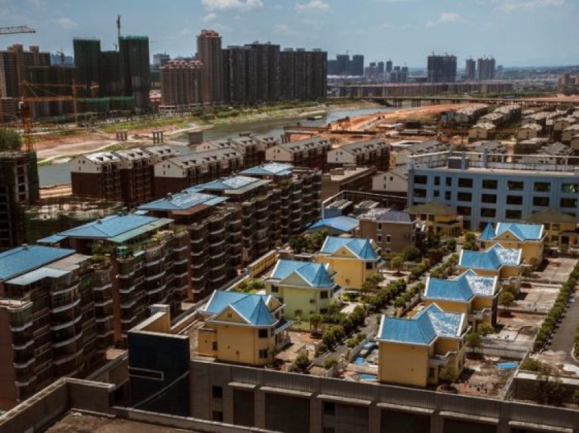 9 Houses Built In Seemingly Impossible Places