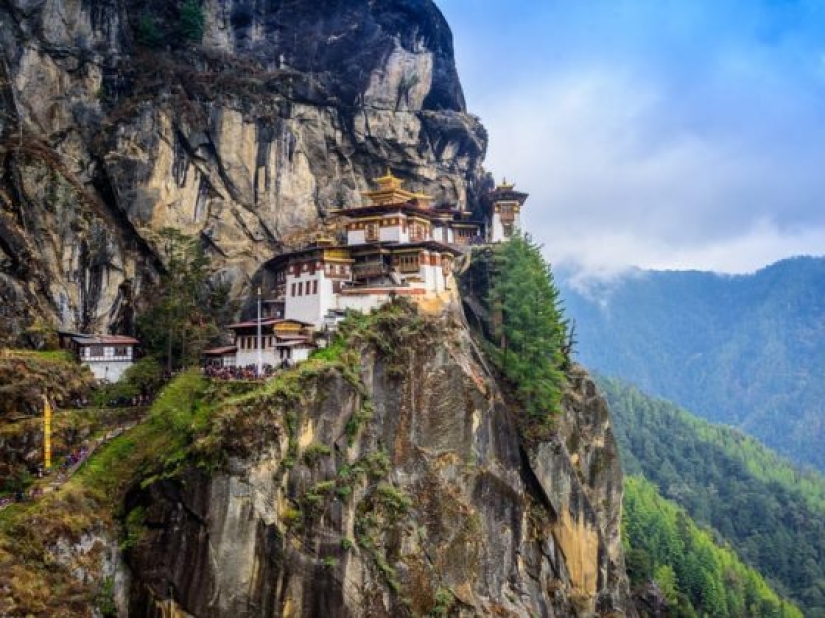 9 Houses Built In Seemingly Impossible Places