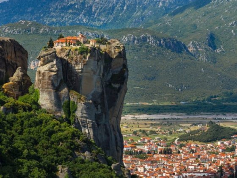 9 Houses Built In Seemingly Impossible Places
