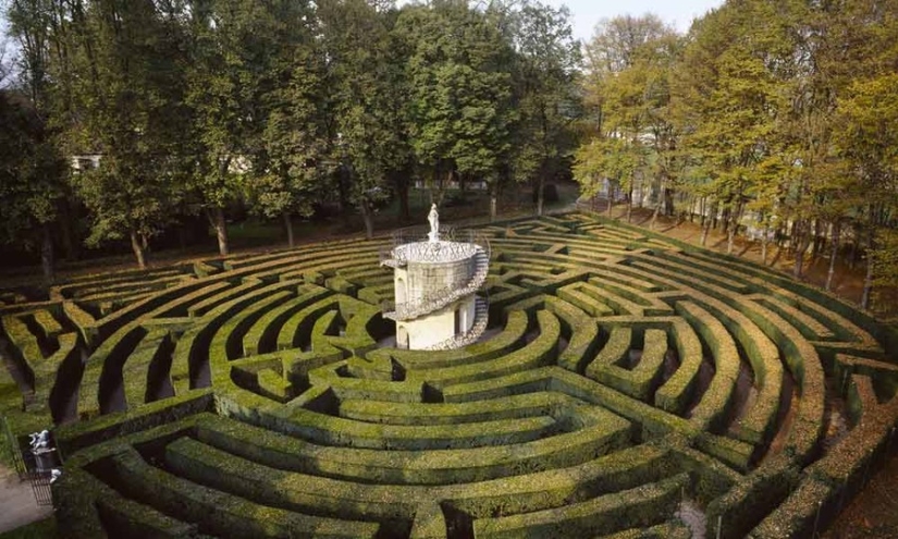 9 most unusual hedge mazes in the world that you need to walk through at least once in your life 9 most unusual hedge mazes in the world that you need to walk through at least once in your life