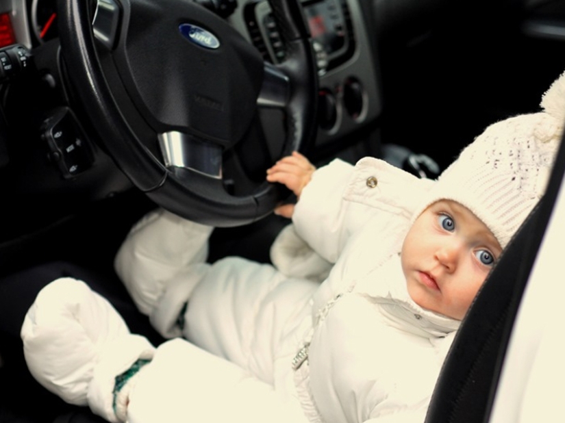 9 razones por las que no puedes dejar a un niño solo en un coche