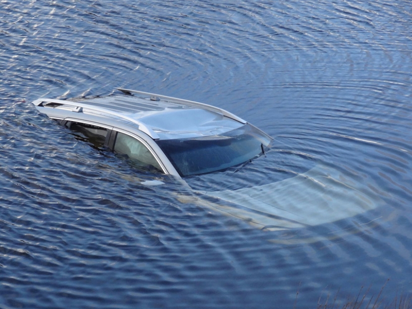 9 razones por las que no puedes dejar a un niño solo en un coche