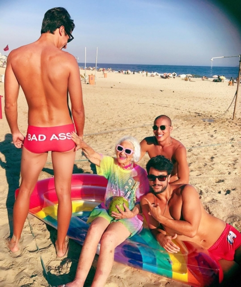 91-year-old granny lighter Helen Ruth van Winkle, or How to meet old age