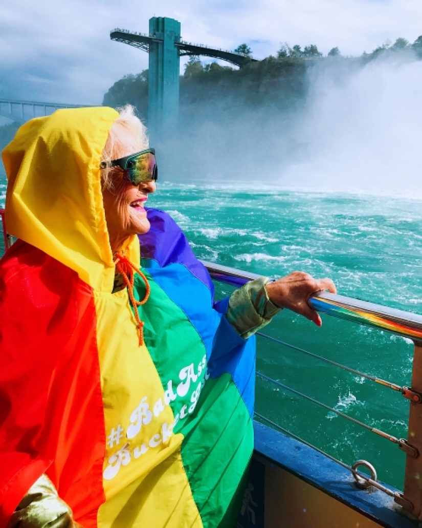 91-year-old granny lighter Helen Ruth van Winkle, or How to meet old age