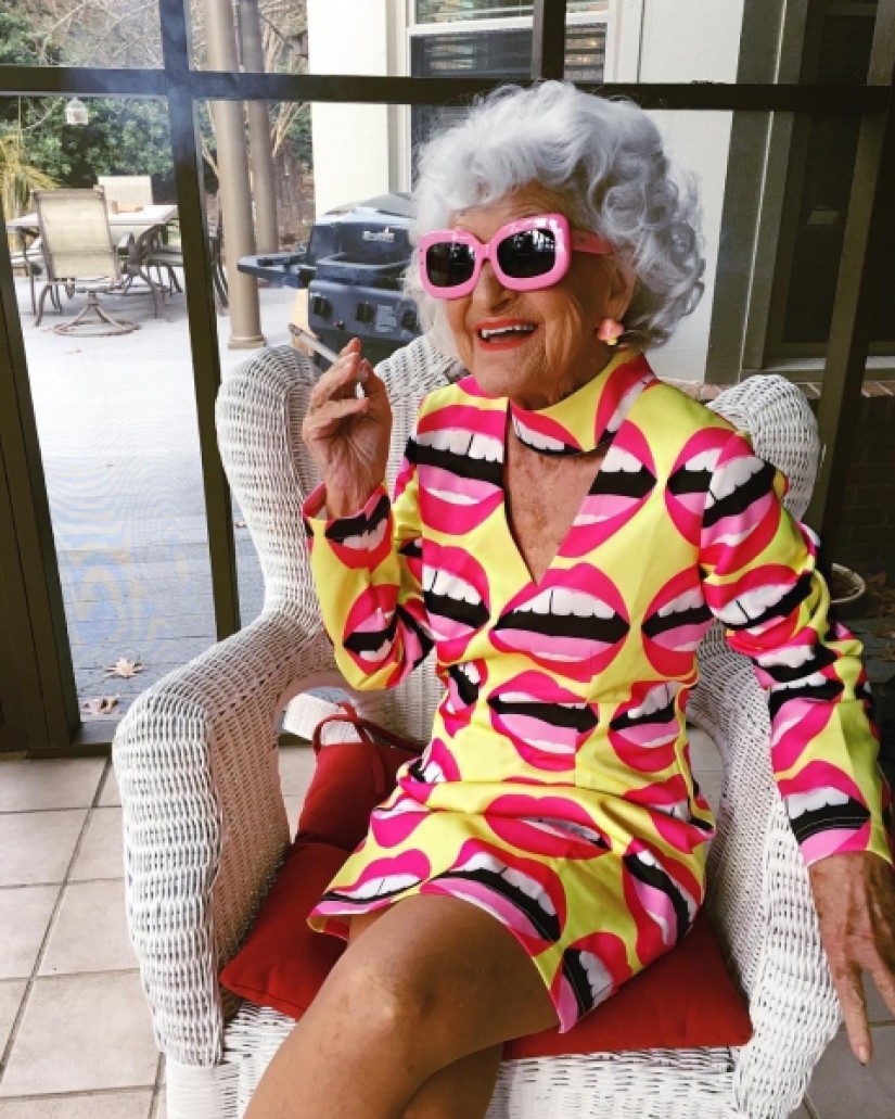 91-year-old granny lighter Helen Ruth van Winkle, or How to meet old age