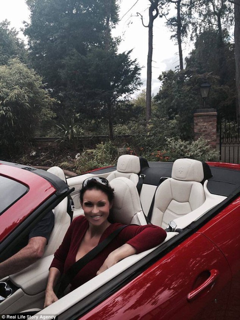 A 50-year-old plastic fan boasted that she looks 30 years old