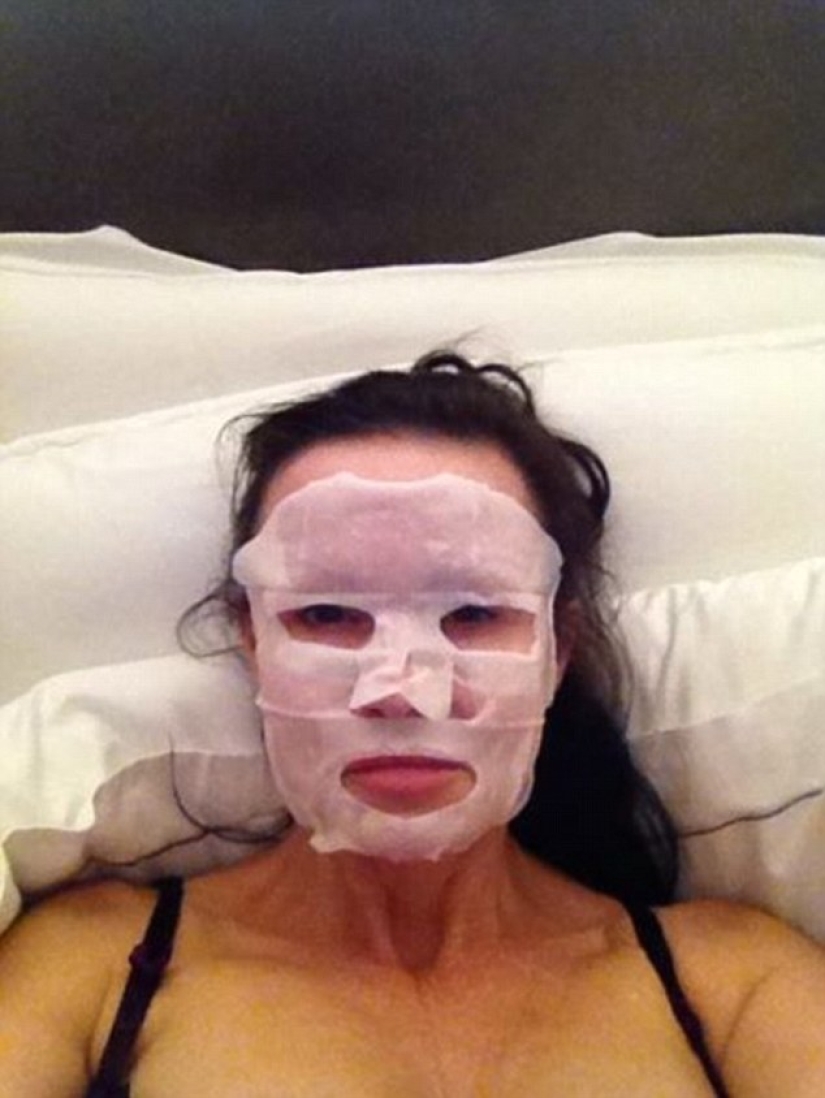 A 50-year-old plastic fan boasted that she looks 30 years old