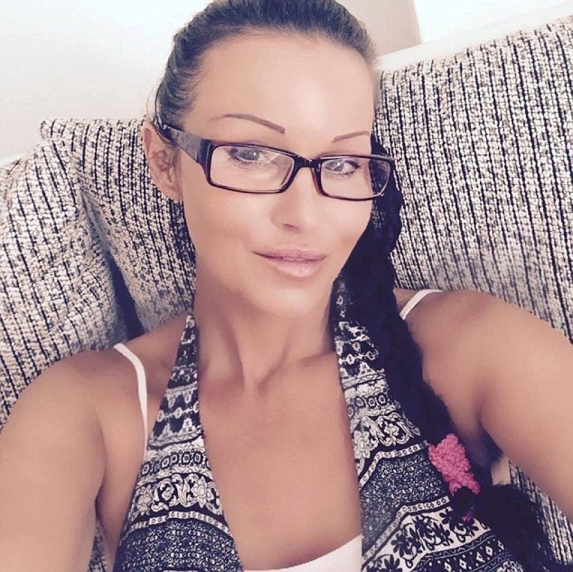 A 50-year-old plastic fan boasted that she looks 30 years old