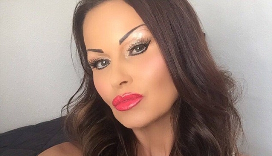 A 50-year-old plastic fan boasted that she looks 30 years old