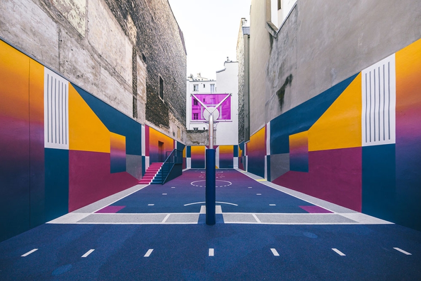 A basketball court that seems virtual A basketball court that seems virtual