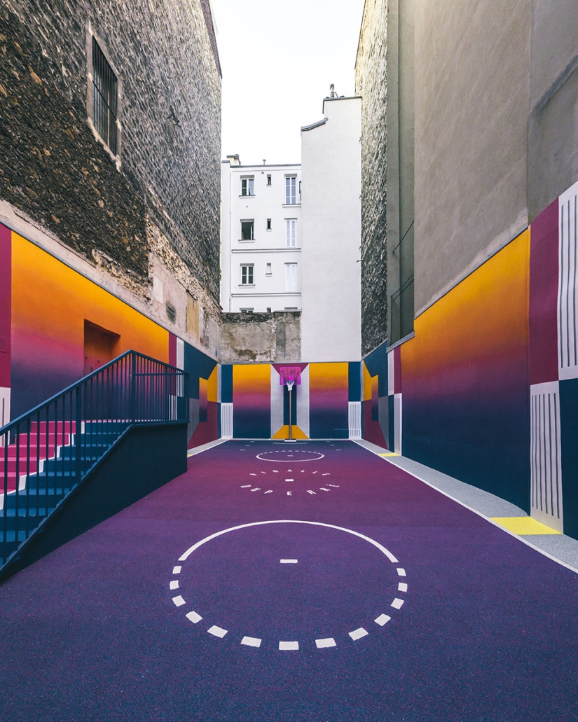 A basketball court that seems virtual A basketball court that seems virtual