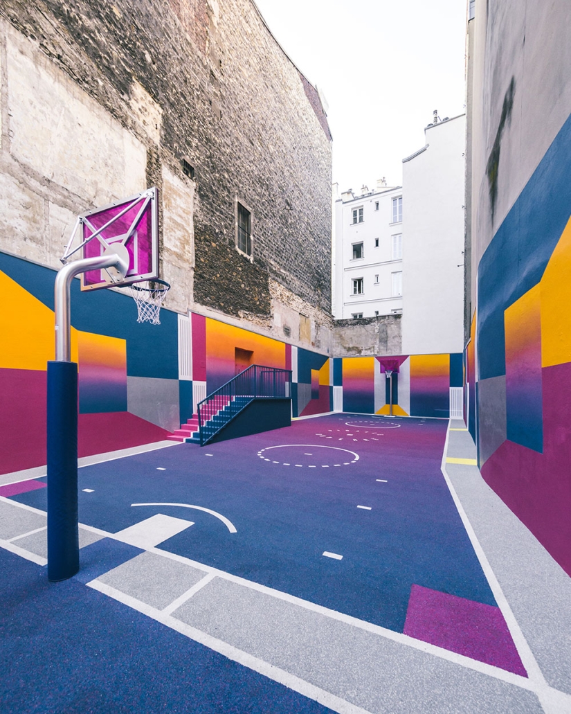 A basketball court that seems virtual A basketball court that seems virtual