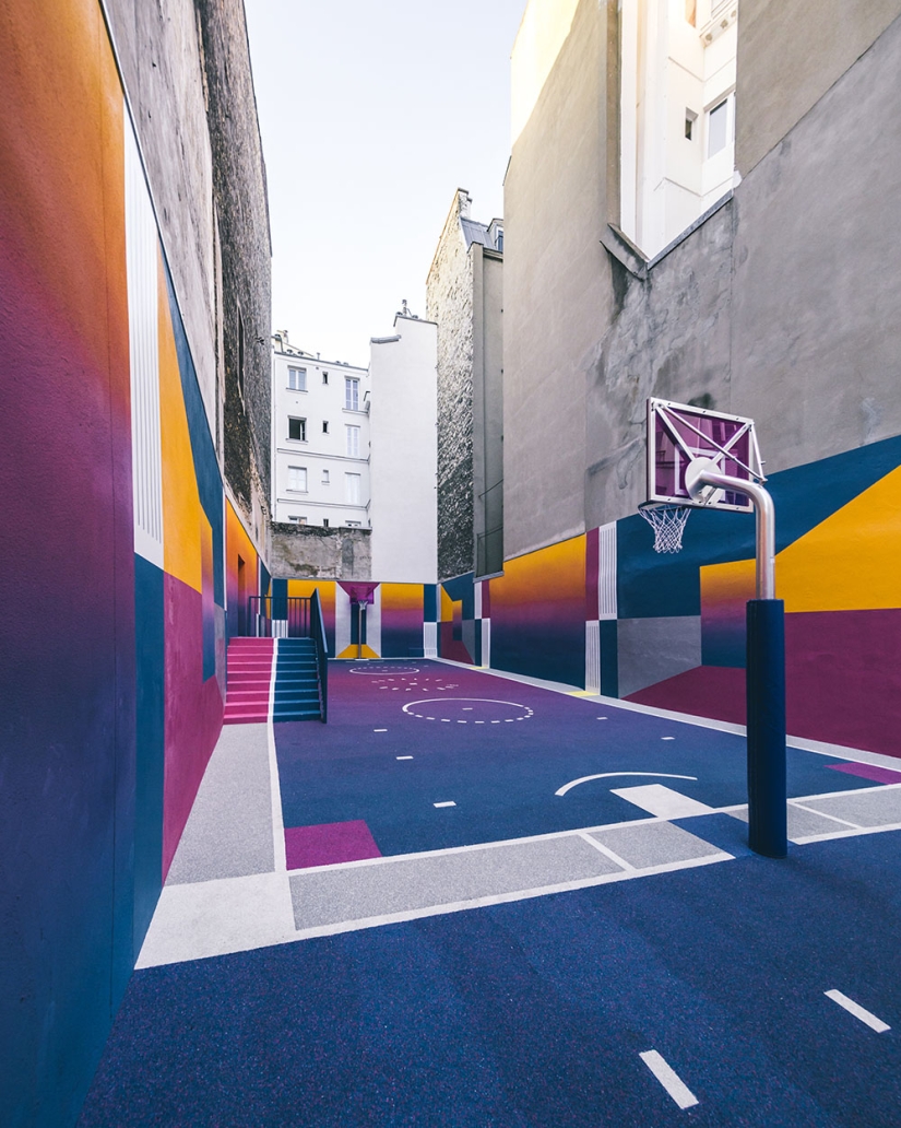 A basketball court that seems virtual A basketball court that seems virtual