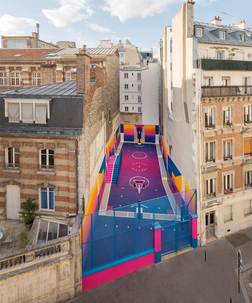 A basketball court that seems virtual A basketball court that seems virtual