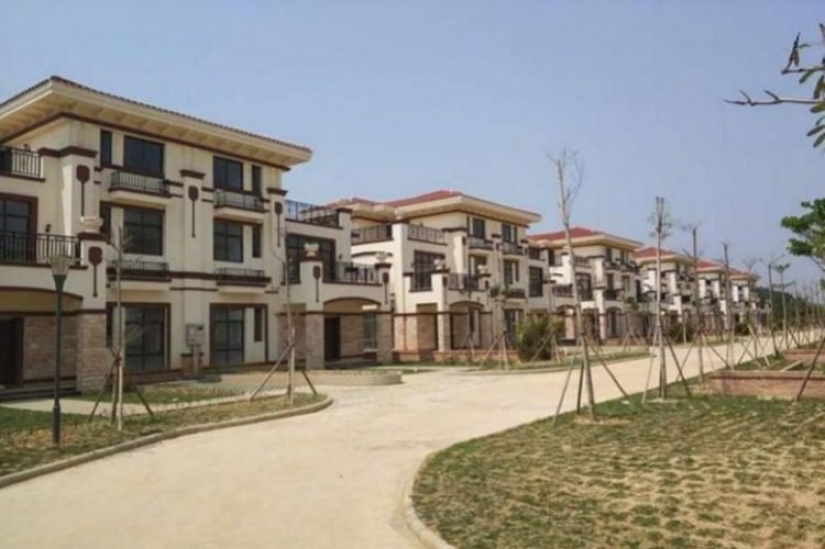 A Chinese billionaire built 258 luxury villas as a gift to his fellow villagers, but no one lives there because of greed