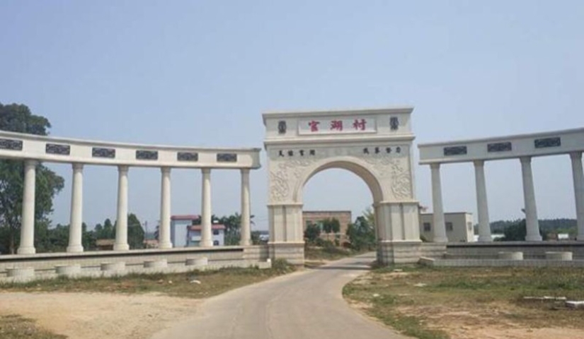 A Chinese billionaire built 258 luxury villas as a gift to his fellow villagers, but no one lives there because of greed