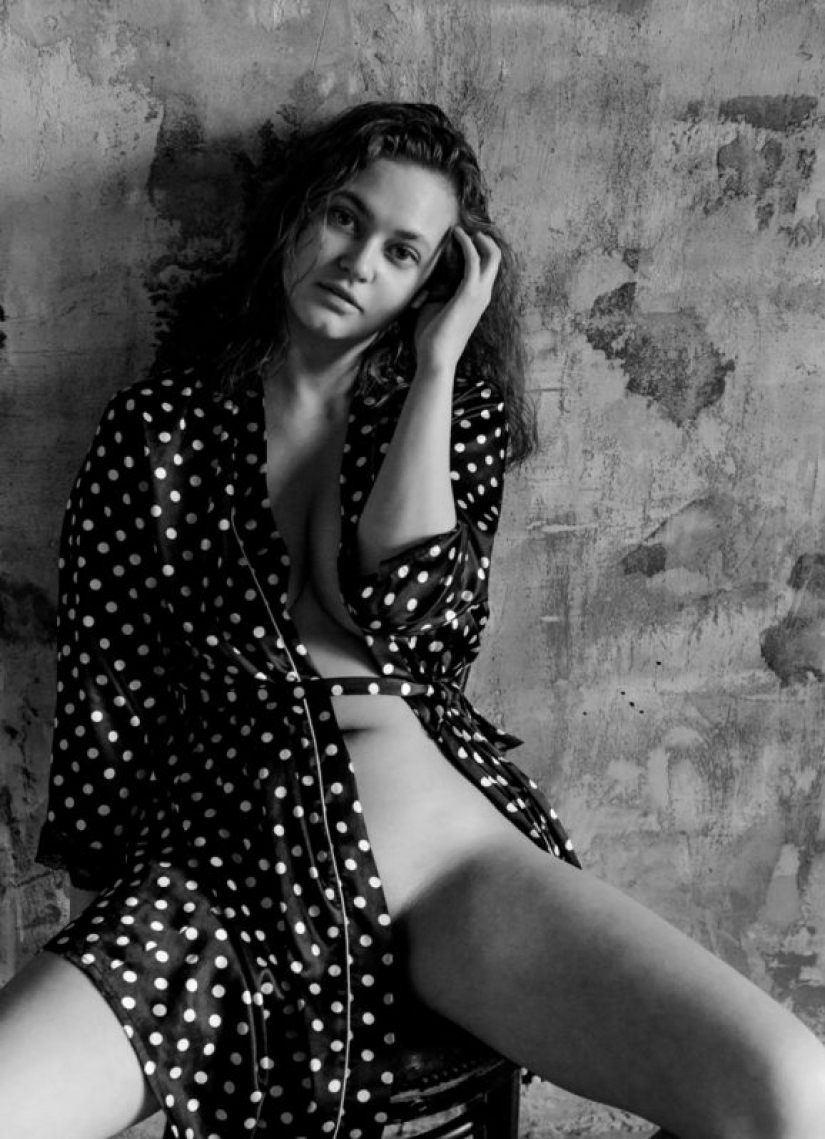 A civil servant from Tyumen who was fired for a photo shoot got a chance to become an erotic model