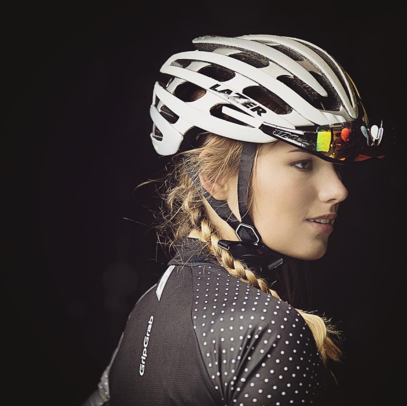 A cyclist with the appearance of a model: Pak Moonen conquers men's hearts