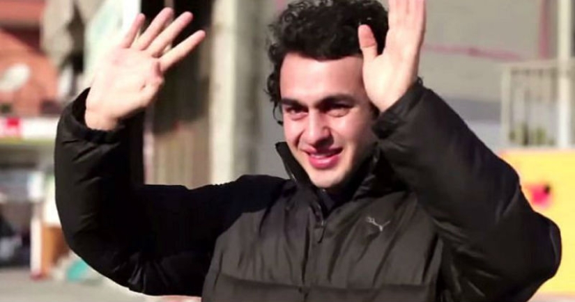 A deaf guy was moved to tears after learning that residents of his neighborhood had learned sign language to talk to him