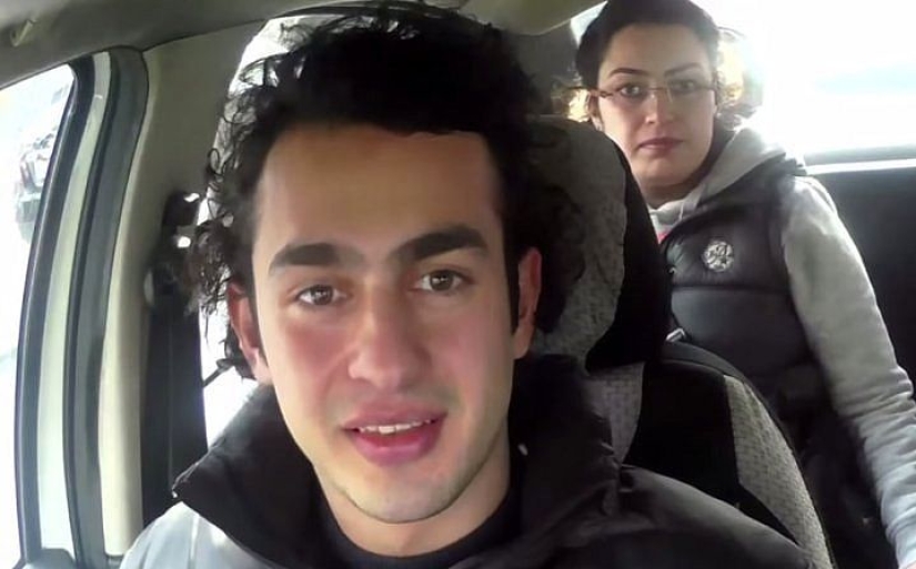 A deaf guy was moved to tears after learning that residents of his neighborhood had learned sign language to talk to him