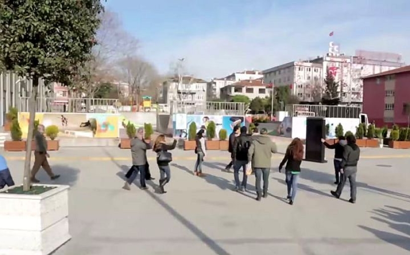 A deaf guy was moved to tears after learning that residents of his neighborhood had learned sign language to talk to him