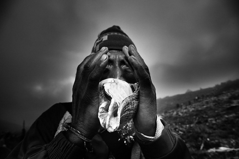 A difficult pilgrimage in the Himalayas A difficult pilgrimage in the Himalayas