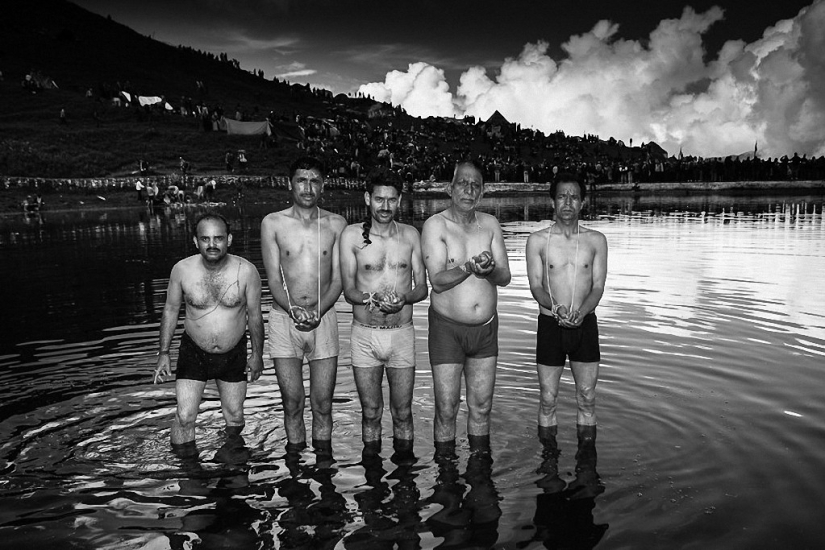 A difficult pilgrimage in the Himalayas A difficult pilgrimage in the Himalayas