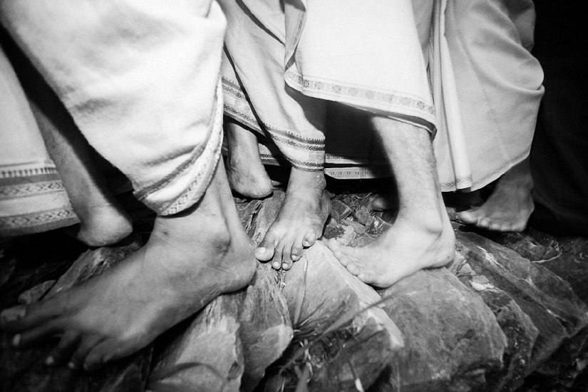 A difficult pilgrimage in the Himalayas A difficult pilgrimage in the Himalayas