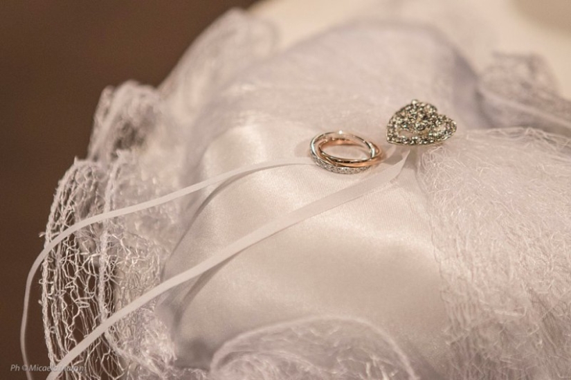 A fairy tale without a prince: an Italian woman married herself