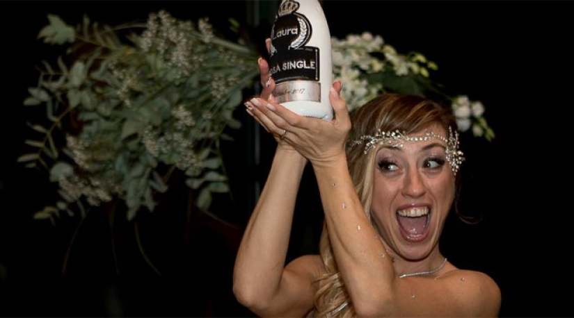 A fairy tale without a prince: an Italian woman married herself