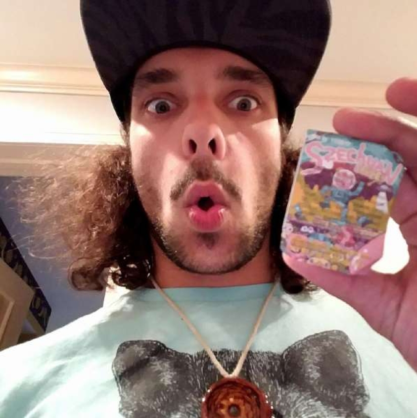 A fan of "Rick and Morty" gave his car for a box of sauce from the cartoon A fan of "Rick and Morty" gave his car for a box of sauce from the cartoon