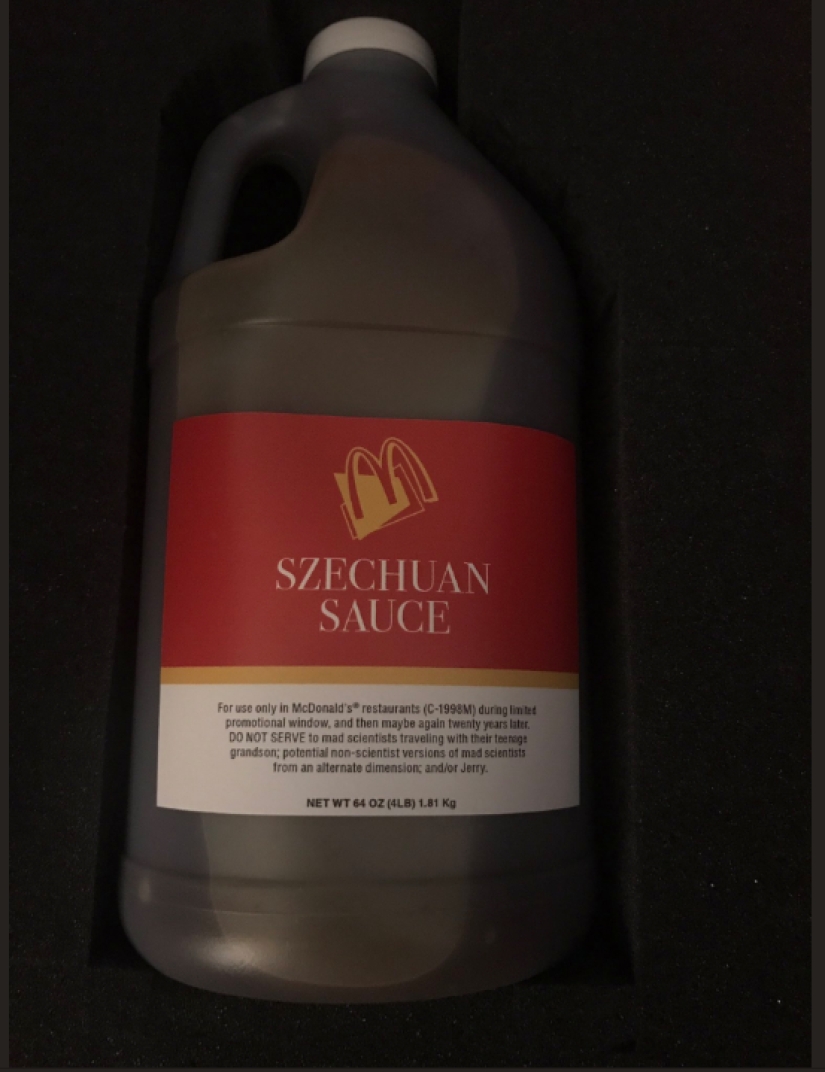 A fan of "Rick and Morty" gave his car for a box of sauce from the cartoon A fan of "Rick and Morty" gave his car for a box of sauce from the cartoon