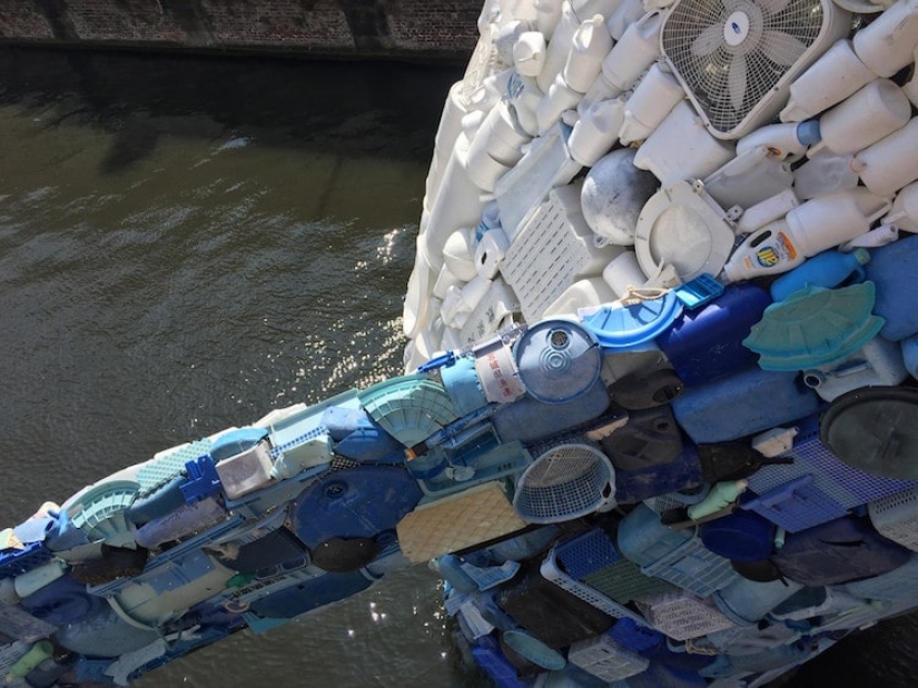 A four-story whale of five tons of garbage as proof that we are harming our planet too much A four-story whale of five tons of garbage as proof that we are harming our planet too much