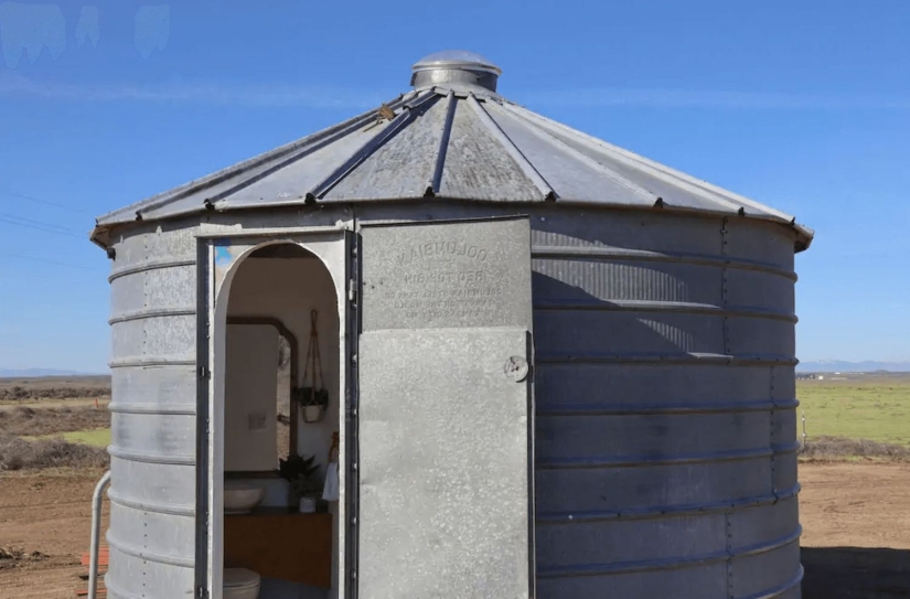 A giant "potato" that was turned into a mini-hotel A giant "potato" that was turned into a mini-hotel