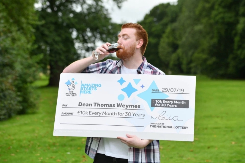 A guy from the UK won 30 years of a comfortable life in the National Lottery