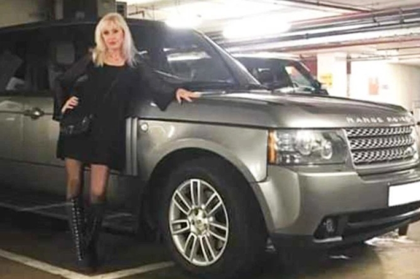 A los 45-baba berry de nuevo! Rubia madura se jacta de que la mantienen cuatro amantes
