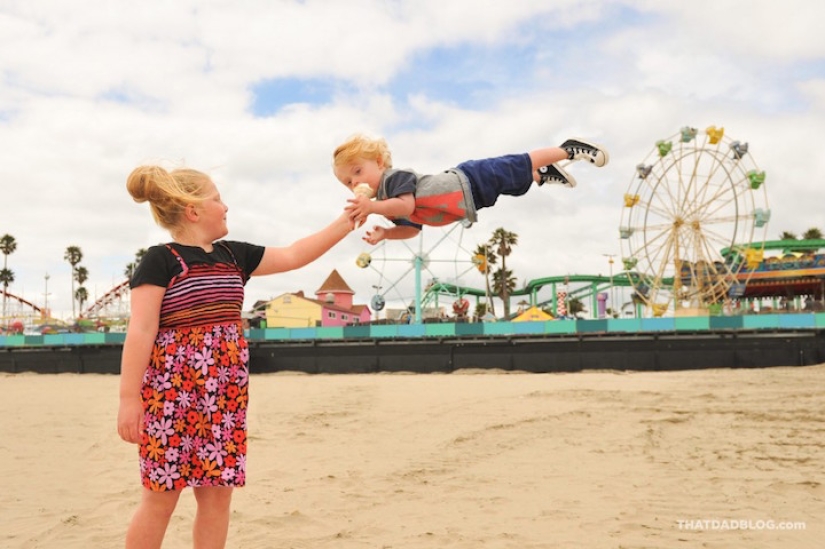 A loving father helps his "sunny" son to fly A loving father helps his "sunny" son to fly