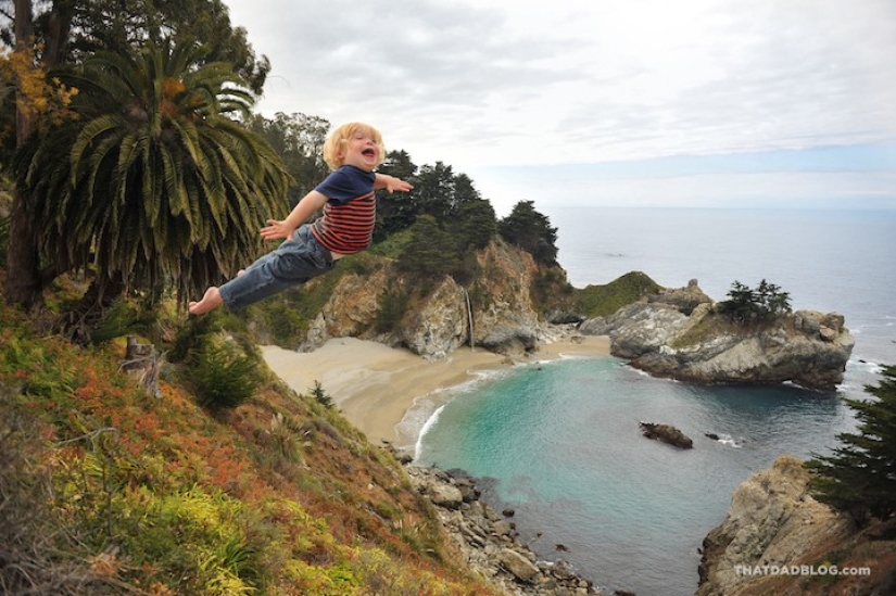 A loving father helps his "sunny" son to fly A loving father helps his "sunny" son to fly