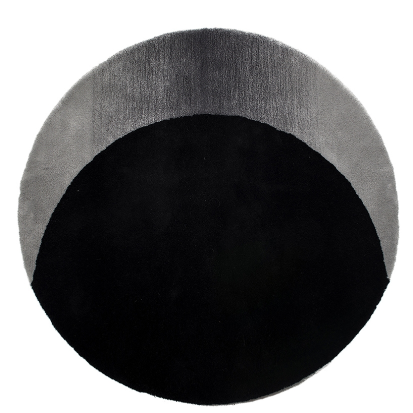 A mat in the form of a black hole to frighten guests A mat in the form of a black hole to frighten guests