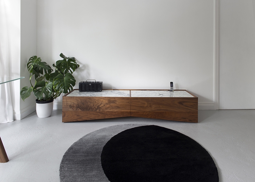 A mat in the form of a black hole to frighten guests A mat in the form of a black hole to frighten guests