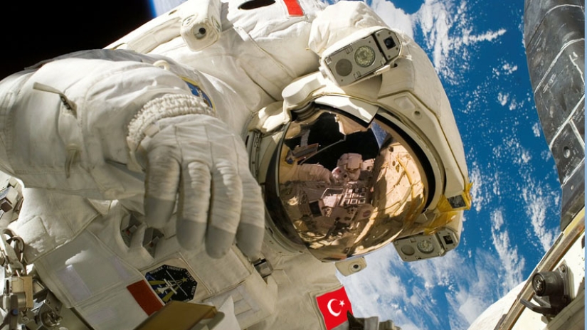 A merchant who flew away on an umbrella is preparing to become the first Turkish astronaut A merchant who flew away on an umbrella is preparing to become the first Turkish astronaut