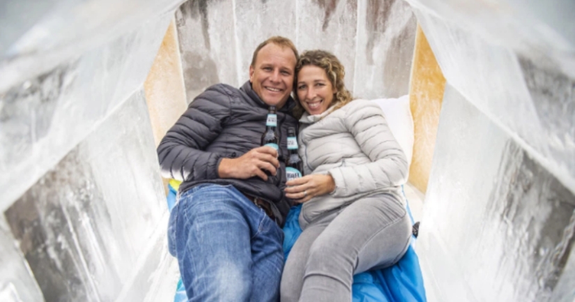 A mini-hotel made of frozen beer has been opened in London, where you can literally "get drunk"