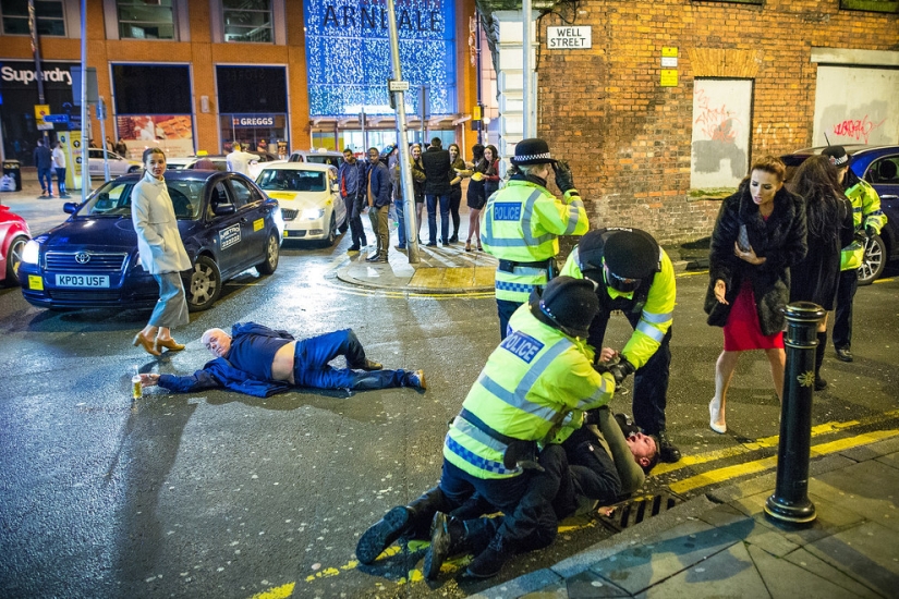 A New Year's picture of a drunk Briton turned into a real "art meme"
