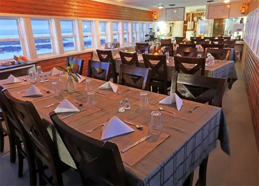 A night with polar bears: the first Arctic hotel on wheels