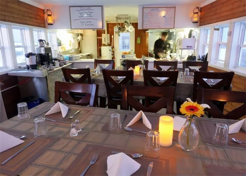 A night with polar bears: the first Arctic hotel on wheels