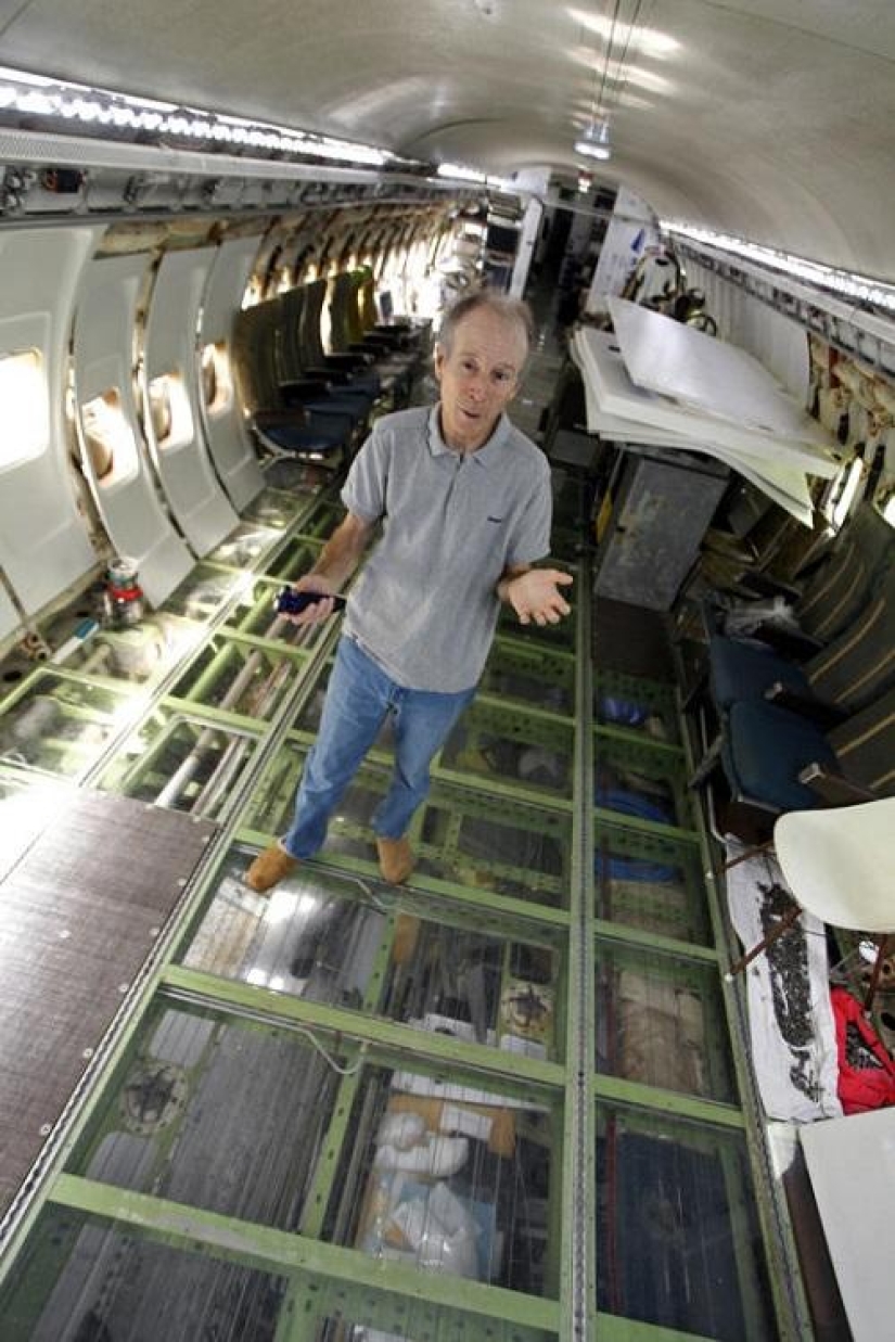 A pensioner built himself a house in the middle of the forest from a Boeing 727 plane
