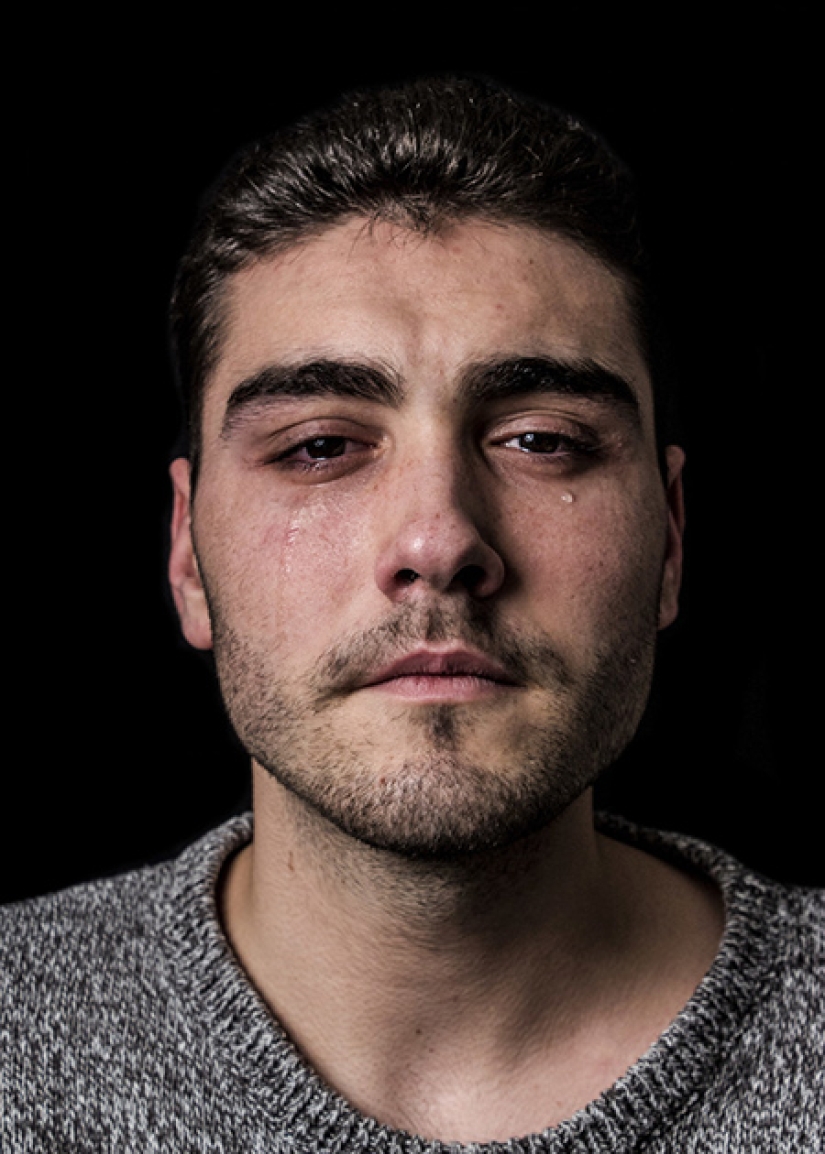 A photo project about crying men, destroying well-known stereotypes